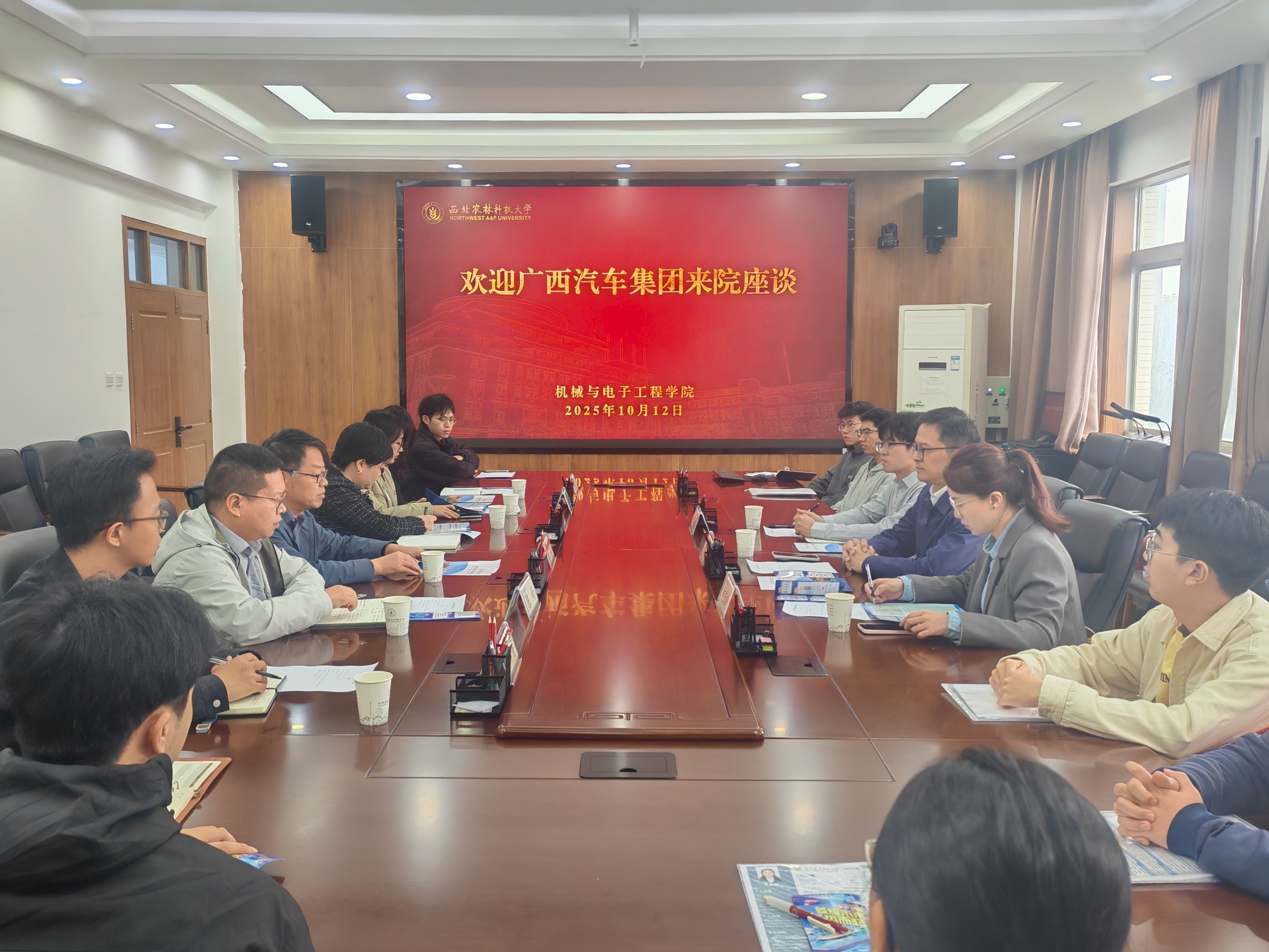 会场照片.jpg