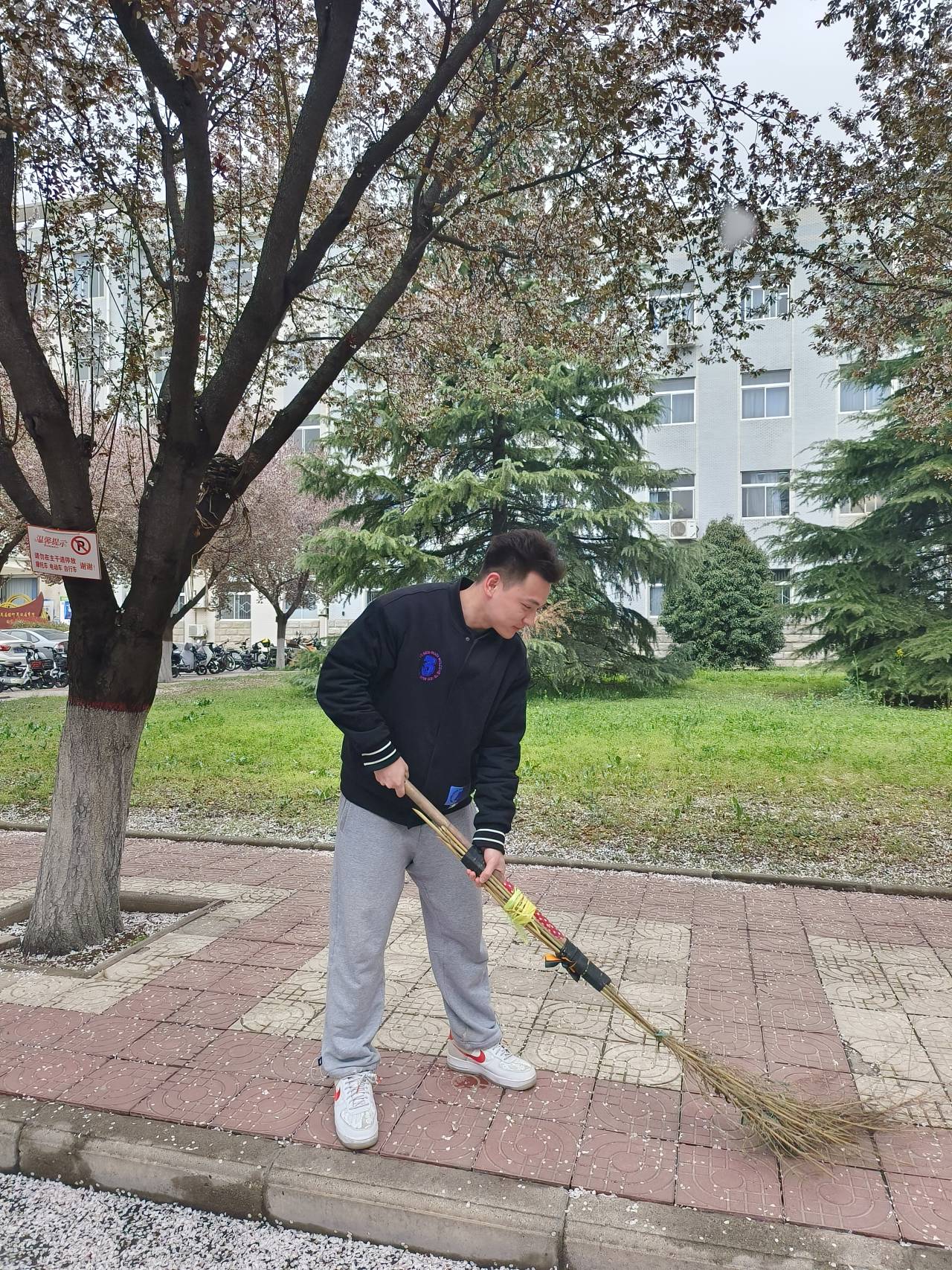 efb107b7abdc46e4be9f22e6050adde2.jpg efb107b7abdc46e4be9f22e6050adde2.jpg